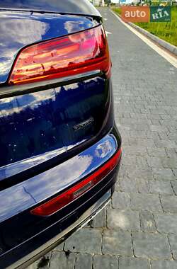 Позашляховик / Кросовер Audi Q5 2021 в 