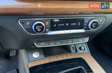 Позашляховик / Кросовер Audi Q5 2021 в 