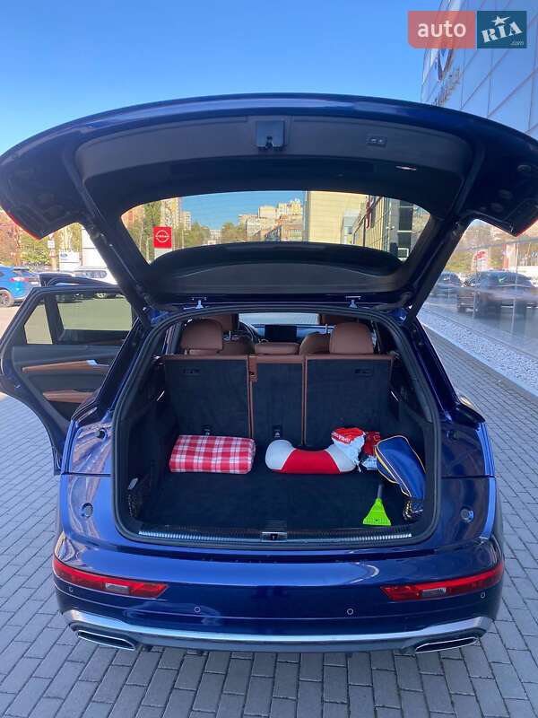 Позашляховик / Кросовер Audi Q5 2021 в 