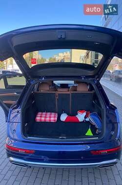 Позашляховик / Кросовер Audi Q5 2021 в 