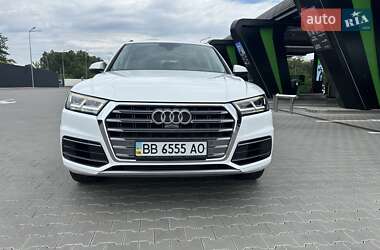 Внедорожник / Кроссовер Audi Q5 2018 в 