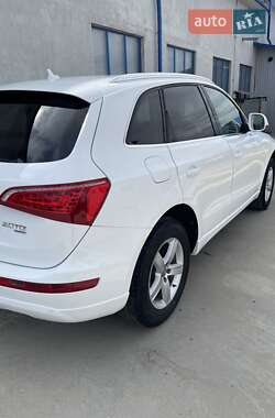 Позашляховик / Кросовер Audi Q5 2010 в 