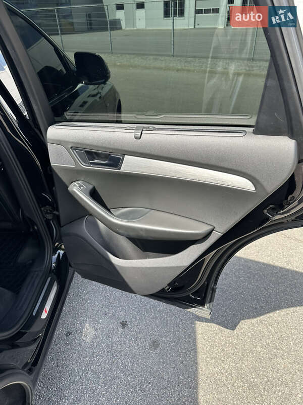 Внедорожник / Кроссовер Audi Q5 2009 в Днепре