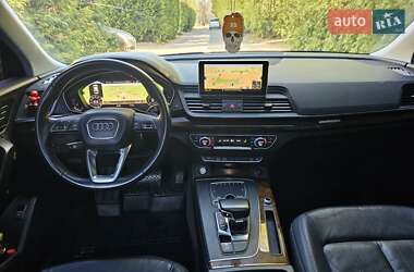 Внедорожник / Кроссовер Audi Q5 2017 в 