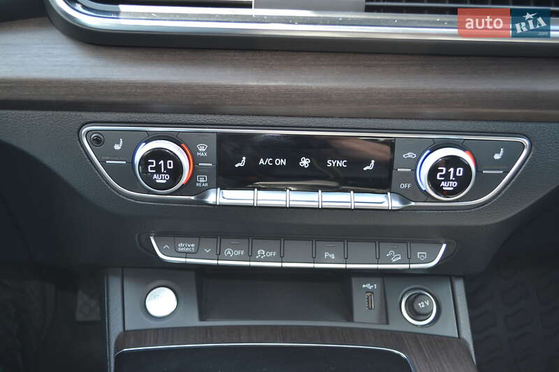 Внедорожник / Кроссовер Audi Q5 2023 в Киеве