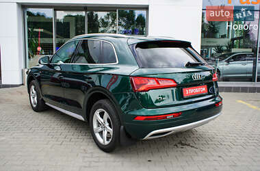 Внедорожник / Кроссовер Audi Q5 2017 в 