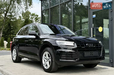 Внедорожник / Кроссовер Audi Q5 2017 в 