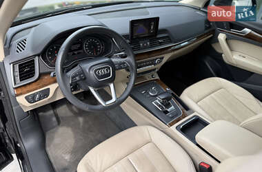 Внедорожник / Кроссовер Audi Q5 2017 в 