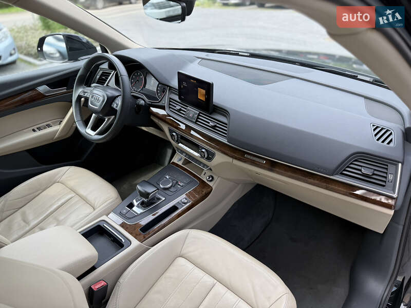 Внедорожник / Кроссовер Audi Q5 2017 в Львове