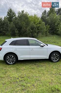 Внедорожник / Кроссовер Audi Q5 2021 в 