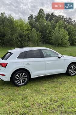 Внедорожник / Кроссовер Audi Q5 2021 в 