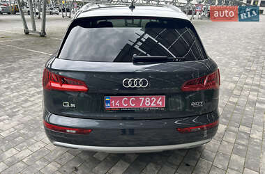 Позашляховик / Кросовер Audi Q5 2018 в 