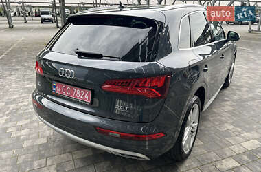 Позашляховик / Кросовер Audi Q5 2018 в 