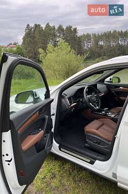 Внедорожник / Кроссовер Audi Q5 2021 в 