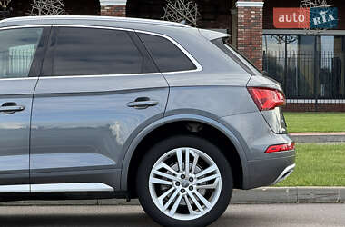 Внедорожник / Кроссовер Audi Q5 2017 в 