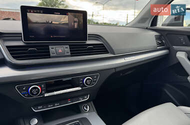 Внедорожник / Кроссовер Audi Q5 2017 в 