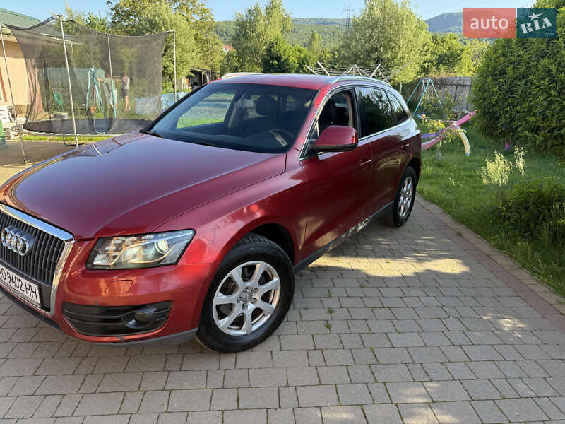 Внедорожник / Кроссовер Audi Q5 2011 в Сваляве