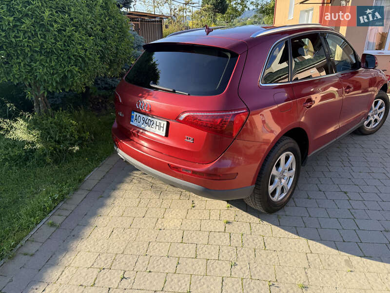 Внедорожник / Кроссовер Audi Q5 2011 в Сваляве