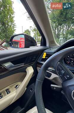 Внедорожник / Кроссовер Audi Q5 2017 в 
