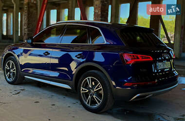 Внедорожник / Кроссовер Audi Q5 2017 в 