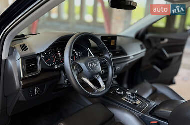 Внедорожник / Кроссовер Audi Q5 2017 в 