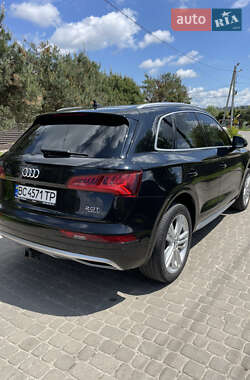 Позашляховик / Кросовер Audi Q5 2018 в 