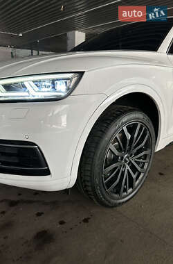 Внедорожник / Кроссовер Audi Q5 2018 в 