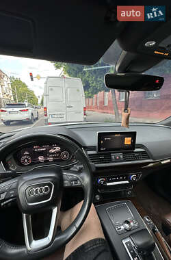 Внедорожник / Кроссовер Audi Q5 2018 в 