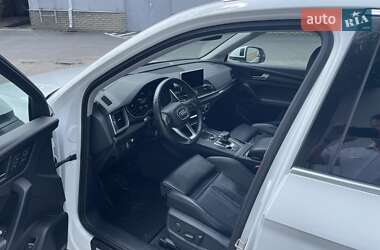 Внедорожник / Кроссовер Audi Q5 2018 в 