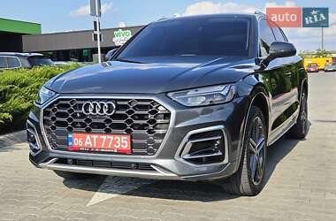 Внедорожник / Кроссовер Audi Q5 2021 в 