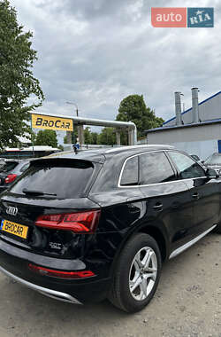 Внедорожник / Кроссовер Audi Q5 2018 в 