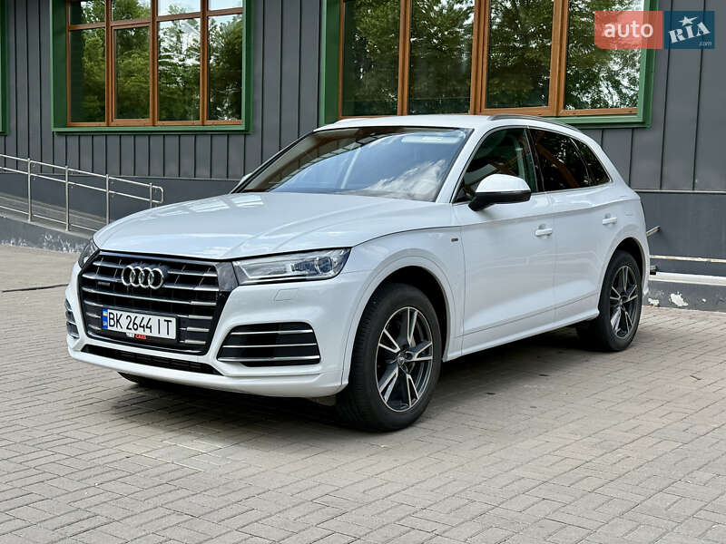 Позашляховик / Кросовер Audi Q5 2020 в 
