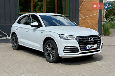 Позашляховик / Кросовер Audi Q5 2020 в 