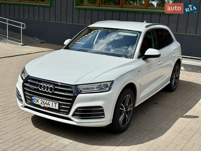 Позашляховик / Кросовер Audi Q5 2020 в Рівному