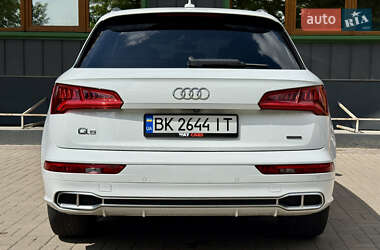 Позашляховик / Кросовер Audi Q5 2020 в 