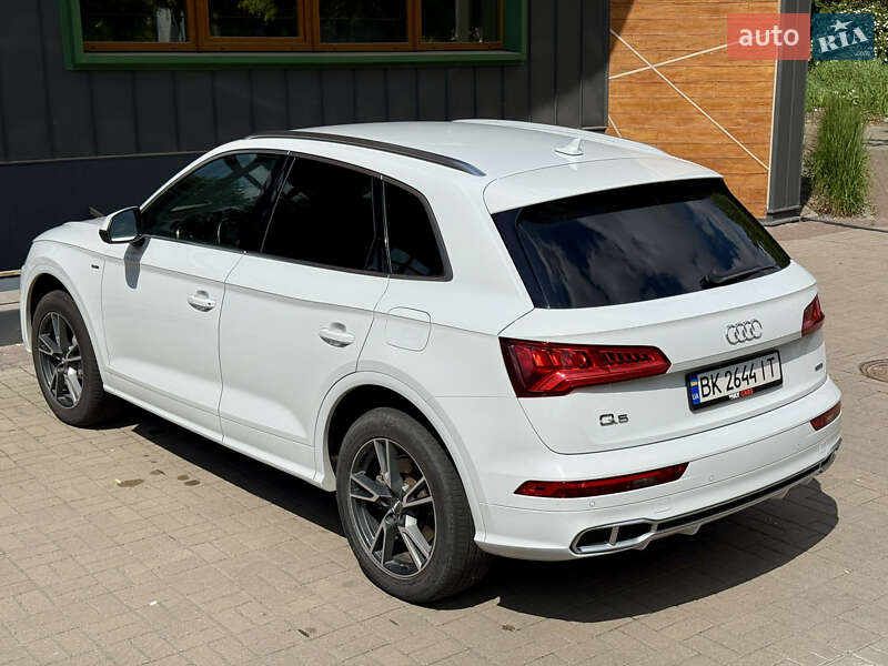 Позашляховик / Кросовер Audi Q5 2020 в Рівному