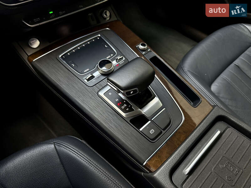 Позашляховик / Кросовер Audi Q5 2020 в Рівному