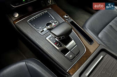 Позашляховик / Кросовер Audi Q5 2020 в 