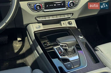Позашляховик / Кросовер Audi Q5 2021 в 