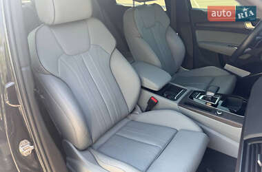 Позашляховик / Кросовер Audi Q5 2021 в 