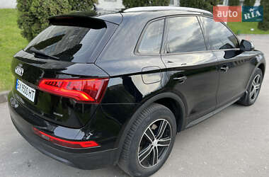 Позашляховик / Кросовер Audi Q5 2018 в 