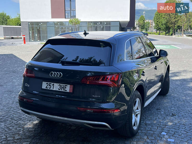 Внедорожник / Кроссовер Audi Q5 2020 в Сваляве