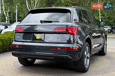 Позашляховик / Кросовер Audi Q5 2024 в 