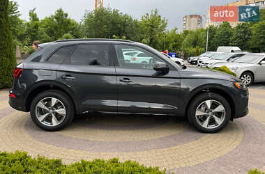 Позашляховик / Кросовер Audi Q5 2024 в 