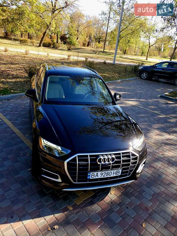 Позашляховик / Кросовер Audi Q5 2021 в 