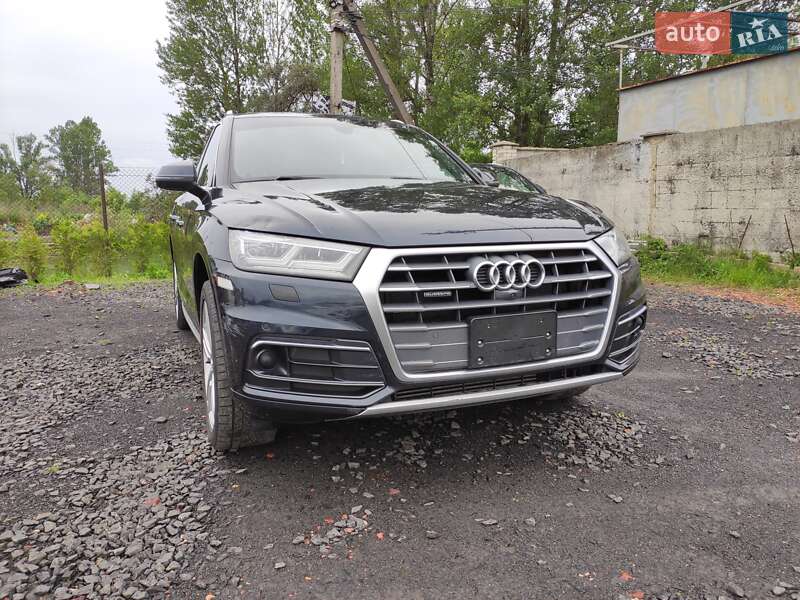 Внедорожник / Кроссовер Audi Q5 2018 в Нововолынске