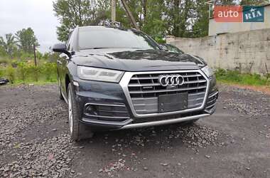 Позашляховик / Кросовер Audi Q5 2018 в 