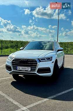 Внедорожник / Кроссовер Audi Q5 2017 в Ровно