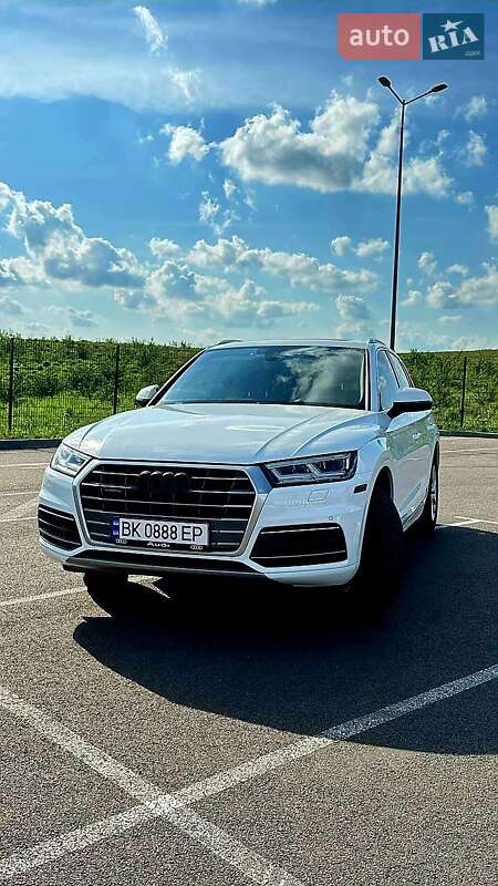Внедорожник / Кроссовер Audi Q5 2017 в 