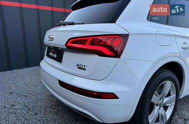 Внедорожник / Кроссовер Audi Q5 2017 в 